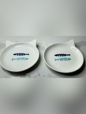 2 Signature Housewares Ceramic Cat Dish Blue Fish accents 5.25" New